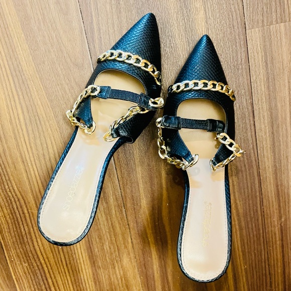 Sophisticated black faux fur ridged black sling back heel with gold chain - Picture 2 of 4